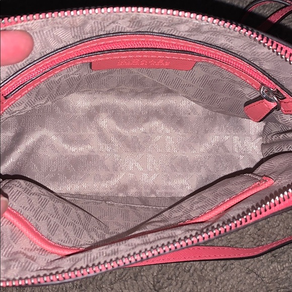 NWOT Michael Kors purse! - Picture 2 of 2